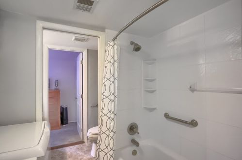 501 Camelot Dr, Pittsburgh PA  15237-4977 exterior