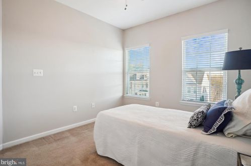 1739 Rockledge Ter, Woodbridge VA  22192-2512 exterior