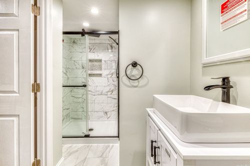 2381 Yorktown St, Rockville Centre NY  11572-1717 exterior