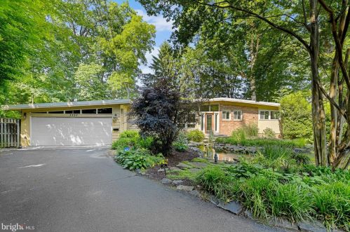 3320 Grass Hill Ter, Falls Church, VA 22044-1231