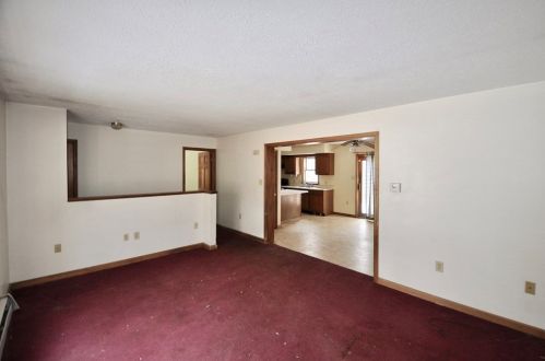 290 Hardwick Rd, Petersham MA 01366-9701 exterior