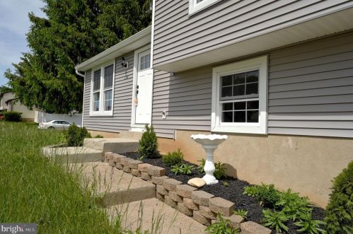 150 Independence Dr, Yardley, PA 19067-4913