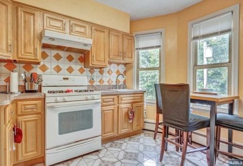 131 Bergen Ave, Ridgefield Park NJ  07660-1521 exterior