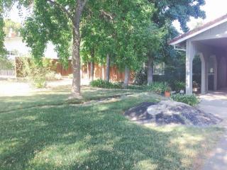 3886 Circle Dr, Loomis, CA 95650-9259