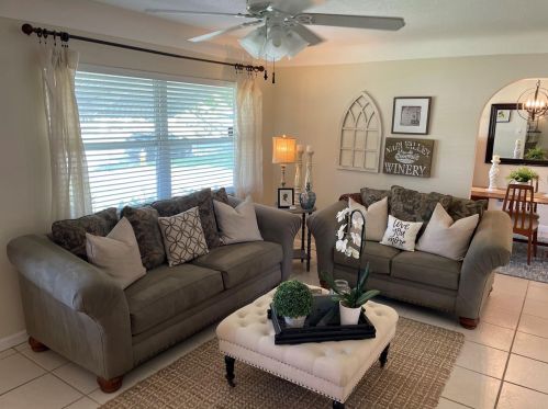 4813 Lake Charles Dr, Saint Petersburg, FL 33709-3642