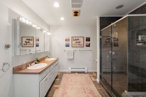 22 Main St, Dover MA  02030-2026 exterior