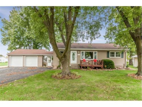 500 Freeseway Dr, Robins IA  52328-9701 exterior