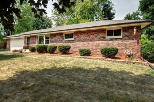 1159 Woodview Dr, Hubertus, WI 53033-9713