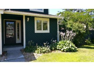 5581 Albert St, Saint Paul, MN 55126-8520