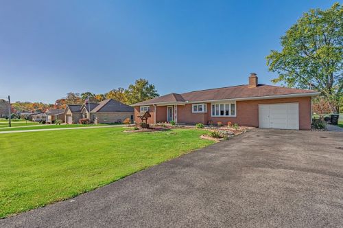 25 Meadow Dr, Latrobe, PA 15650-2338