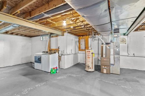 65 Carriage Trl, Middletown RI  02842-7251 exterior