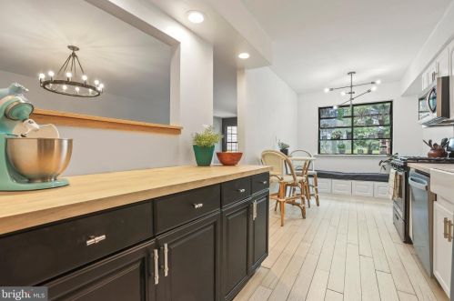 50 Danielle Ct, Trenton NJ  08648-1451 exterior