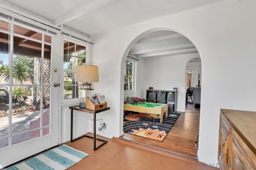 232 Rios Ave, Solana Beach CA  92075-1240 exterior