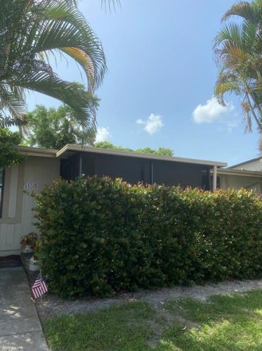5320 Treetops Dr, Naples, FL 34113-8514