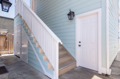 315 33rd St, Newport Beach CA  92663-3131 exterior