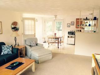 87 Palm Beach Ave, South Kingstown RI  02882-4419 exterior