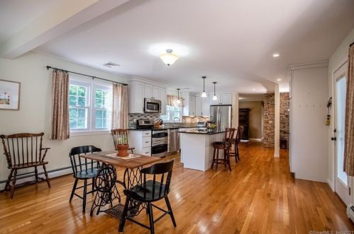 379 Glenwood Avenue Ext, Waterford CT  06385-3808 exterior