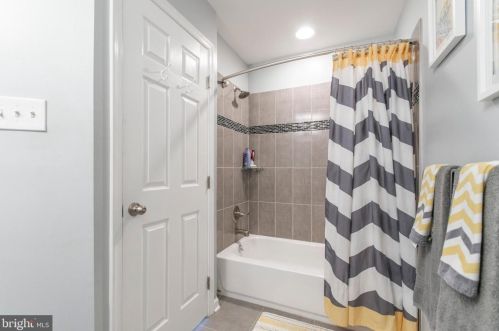 221 Brookdale Ct, Dresher PA  19025-1517 exterior