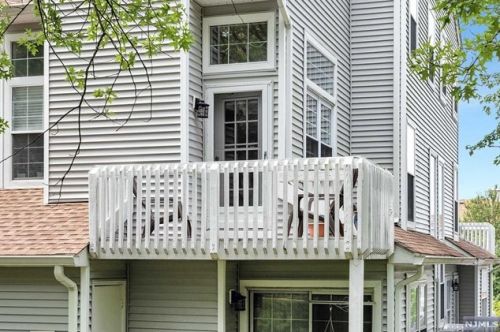 45 Fox Run Dr, Englewood, NJ 07631-5053