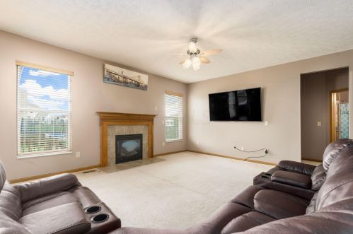 376 Enos Loomis St, Pataskala OH  43062-8160 exterior