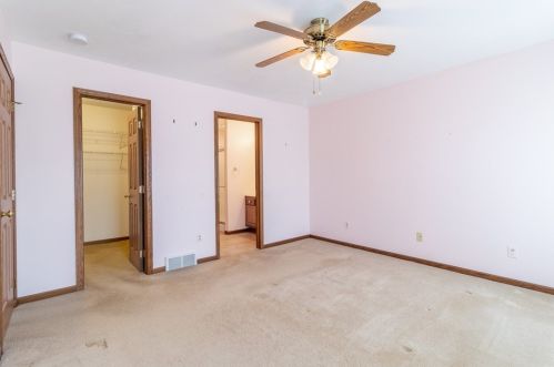 1084 Timberwood Dr, Beaver Falls PA 15010-1614 exterior