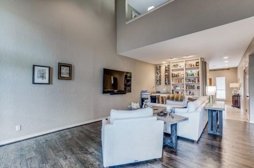 4374 Cochran Chapel Cir, Dallas, TX 75209-2026