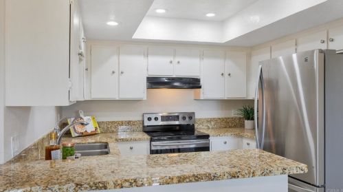 706 Ascot Dr, Vista, CA 92083-4207