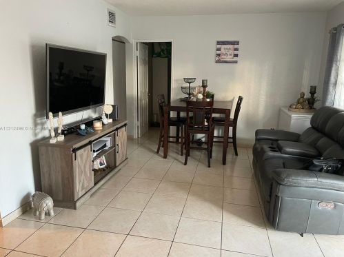 1121 7th Ct, Hialeah, FL 33010-3629