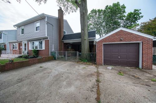 305 8th St, New Hyde Park, NY 11040-5513