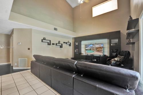 955 203 Ave, Hollywood FL  33029-3440 exterior