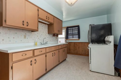 409 Armour Ave, Milwaukee WI 53221-2414 exterior