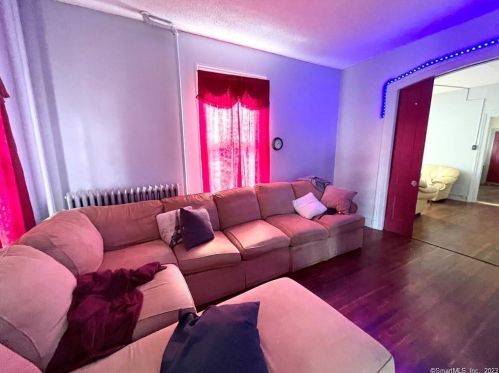 9 2nd Ave, Waterbury, CT 06710-2224