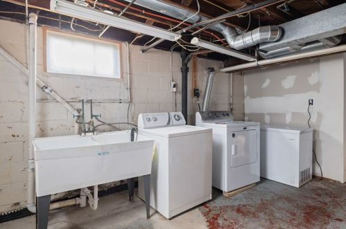 236 Maryland Dr, Glenshaw PA  15116-1724 exterior