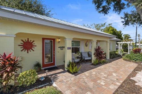 515 Albee Rd, Nokomis, FL 34275-2503