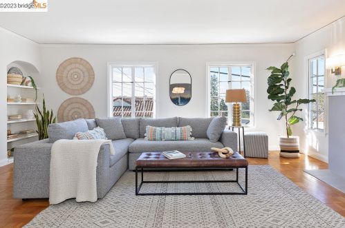 1906 Hoover Ave, Oakland CA  94602-1922 exterior