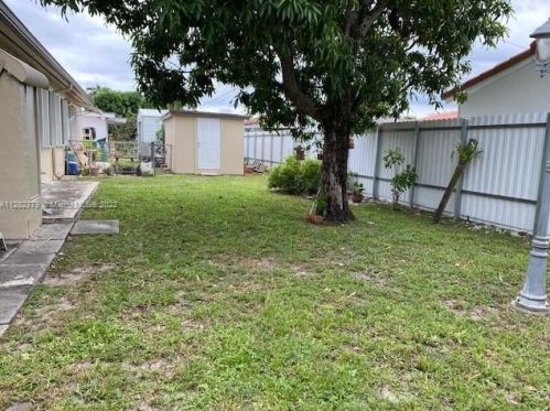 874 70th Pl, Hialeah FL  33014-5220 exterior