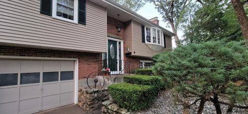 9 Richmond Dr, Manchester, CT 06042-2270