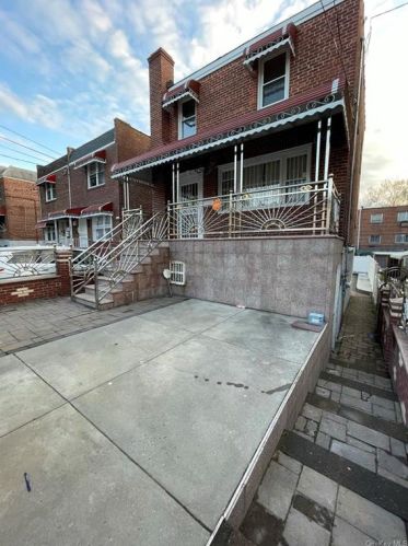4153 Murdock Ave, Bronx, NY 10466-2113