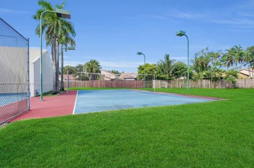 18126 61st Pl, Hialeah FL  33015-5601 exterior