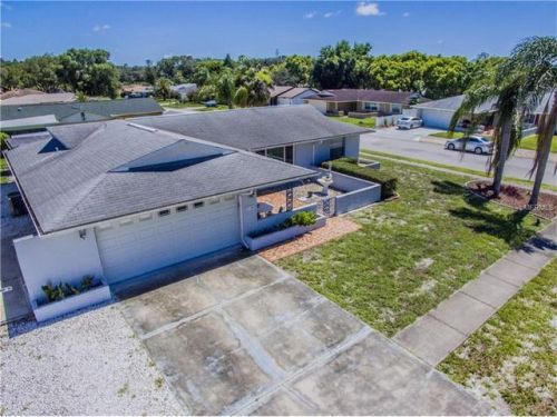 6134 Moog Rd, Tarpon Springs, FL 34690-2444