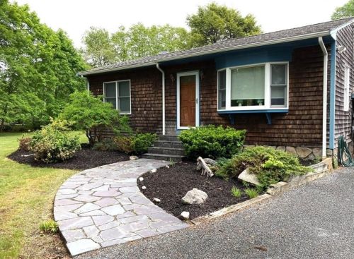 1960 Crandall Rd, Tiverton, RI 02878-2751