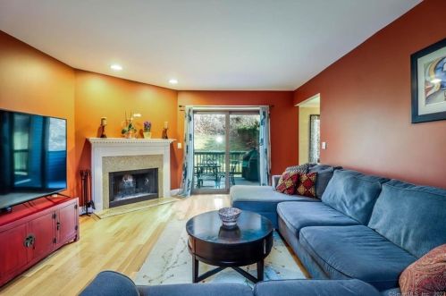 4 Pond View Dr, Brookfield Center CT  06804-3426 exterior