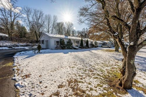 5 Palmer Rd, North Haven, CT 06473-3920