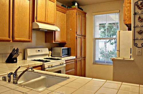 4608 Javier Way, Fresno, CA 93722-7022