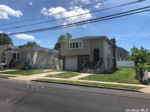 60 Pleasant Ave, Roosevelt, NY 11575-2125