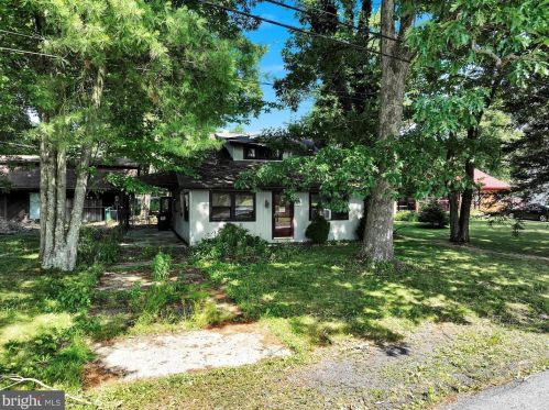 224 Lake Front Dr, Molino, PA 17961-9626