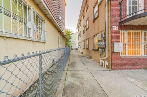 91-04 97th Ave, Jamaica, NY 11416-1023