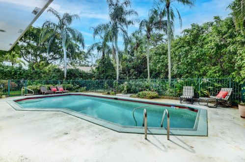 42 Northwoods Ln, Boynton Beach FL  33436-7405 exterior