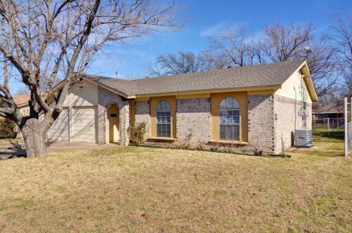338 Springwillow Rd, Burleson TX  76028-4508 exterior