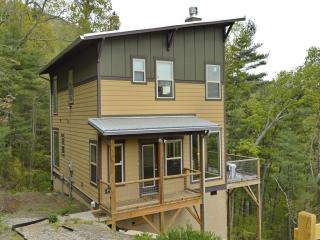 139 Black Oak Dr, Asheville, NC 28804-1835